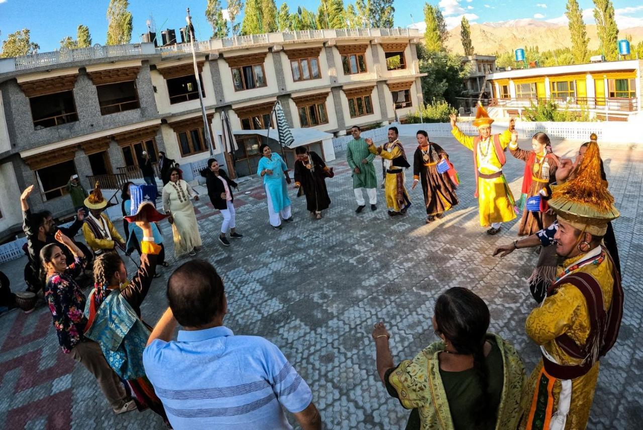 Cho Palace Leh Luaran gambar