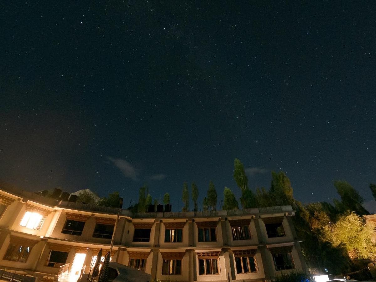 Cho Palace Leh Luaran gambar