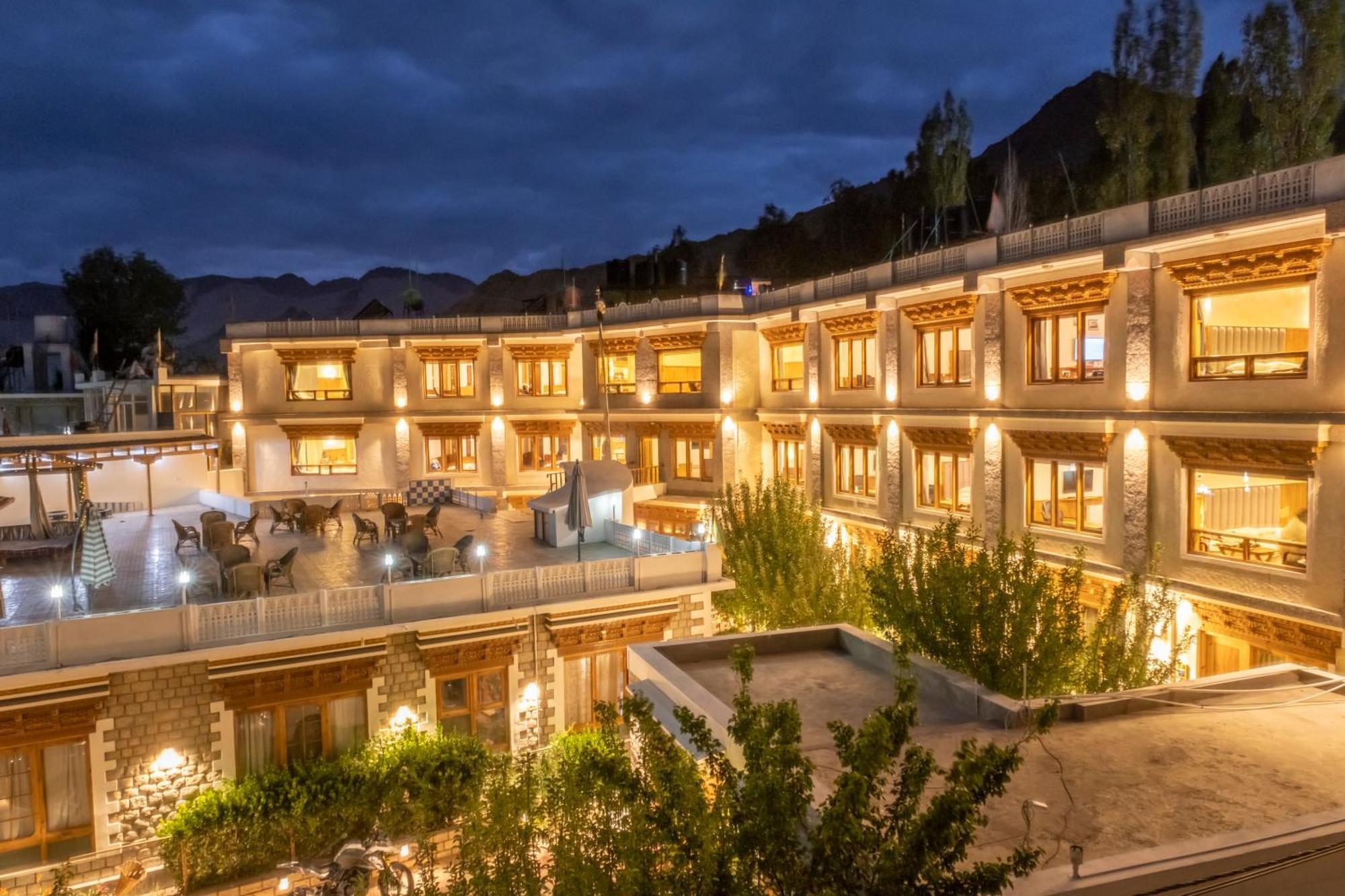 Cho Palace Leh Luaran gambar