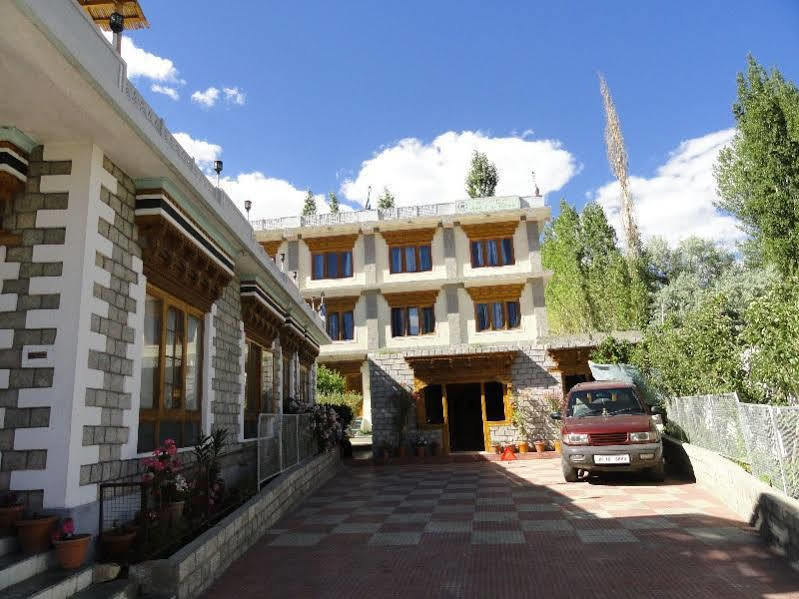 Cho Palace Leh Luaran gambar
